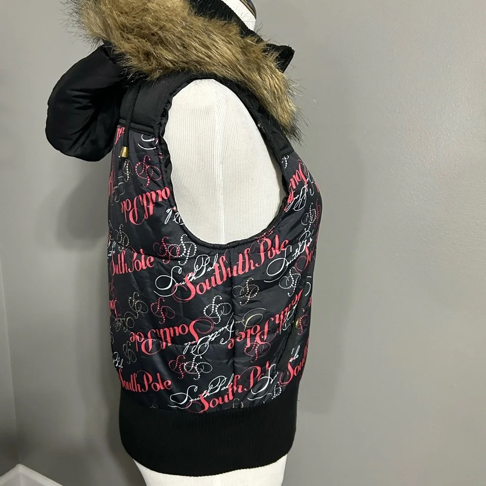 South pole girls zip up vest with fur hoodie, size‎ medium